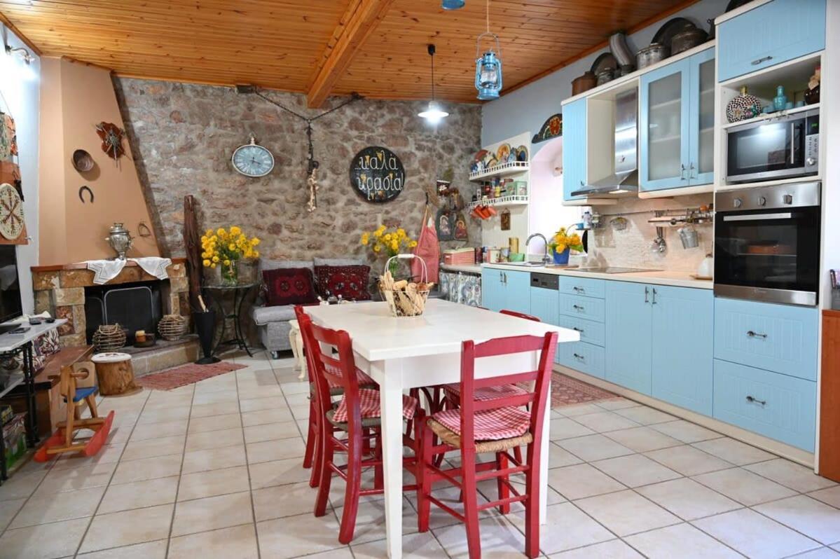 Kalavrita Winter Retreat - Homely Spacious Chalet Ano Vlasia Exterior photo