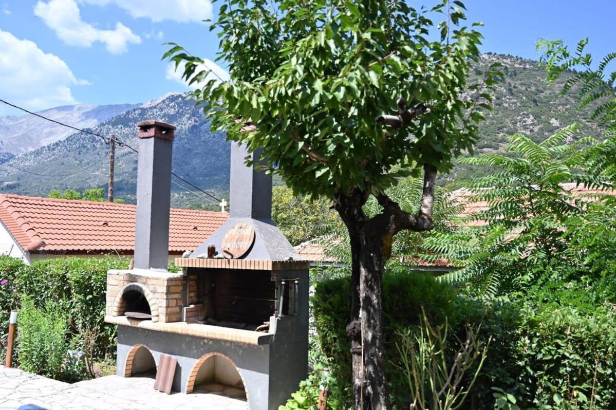Kalavrita Winter Retreat - Homely Spacious Chalet Ano Vlasia Exterior photo